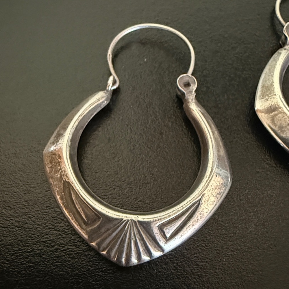 Vintage Handmade Silver Hoop Earrings with hammered detail - Picture 8 of 11